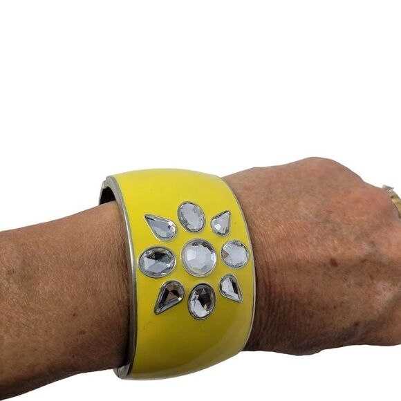 Clamp Cuff Bangle Thick Chunky Yellow Enameled Rhinestone Flower Statement - Picture 1 of 11